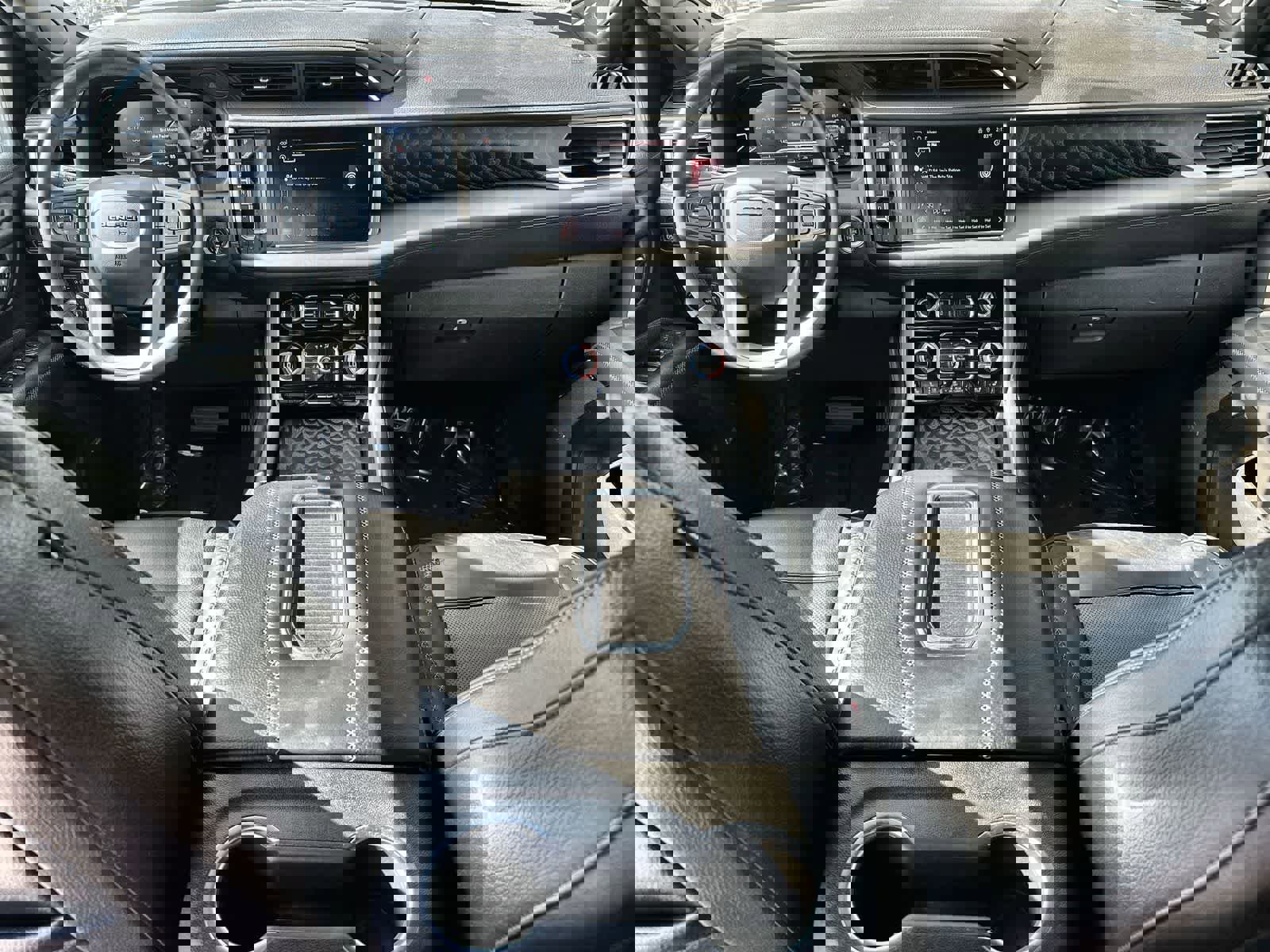 Used 2023 GMC Yukon XL Denali image 10