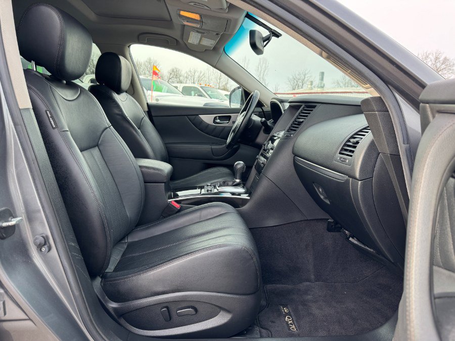 Used 2017 INFINITI QX70 AWD w/ Premium Package image 19