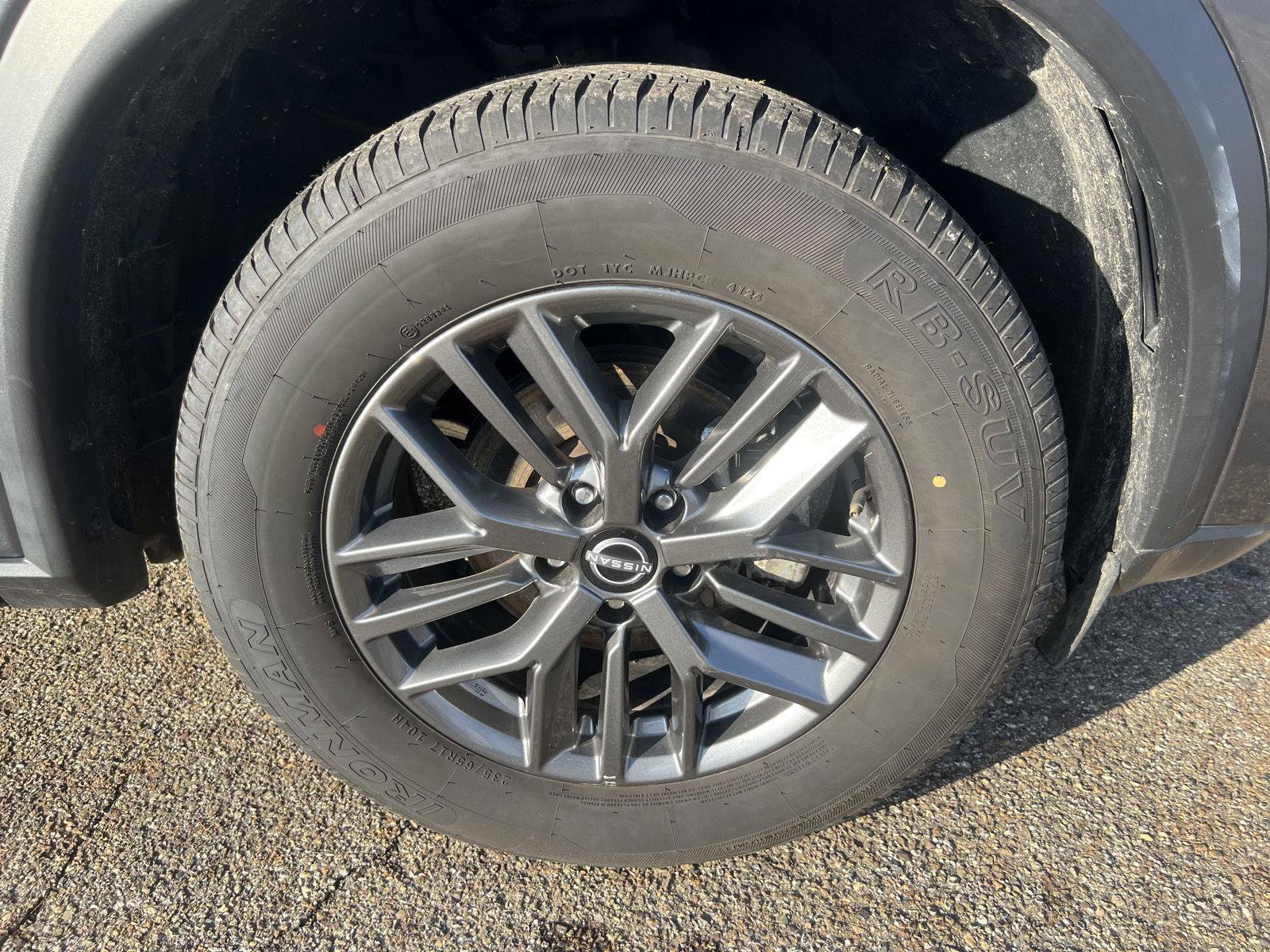 Used 2023 Nissan Rogue S image 39