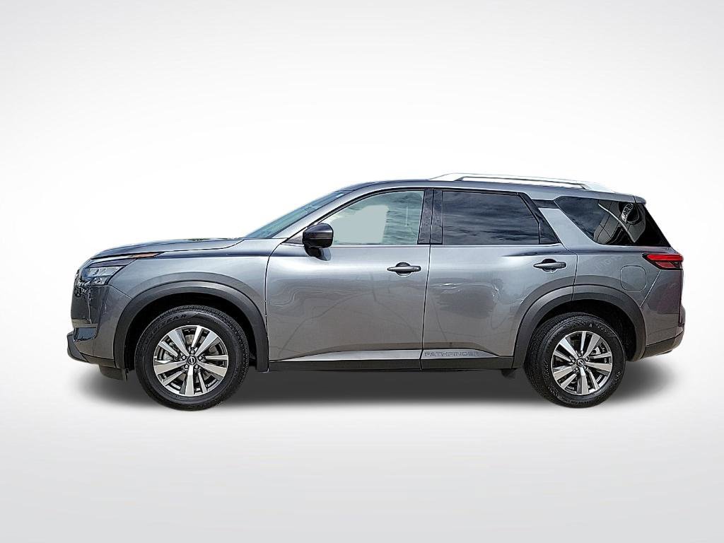 Used 2025 Nissan Pathfinder SL AWD/4WD image 2
