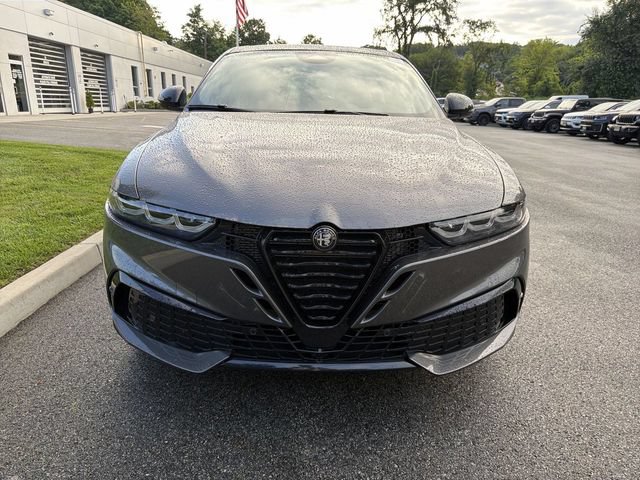 New 2026 Alfa Romeo Tonale w/ Red Premium Package AWD/4WD image 3
