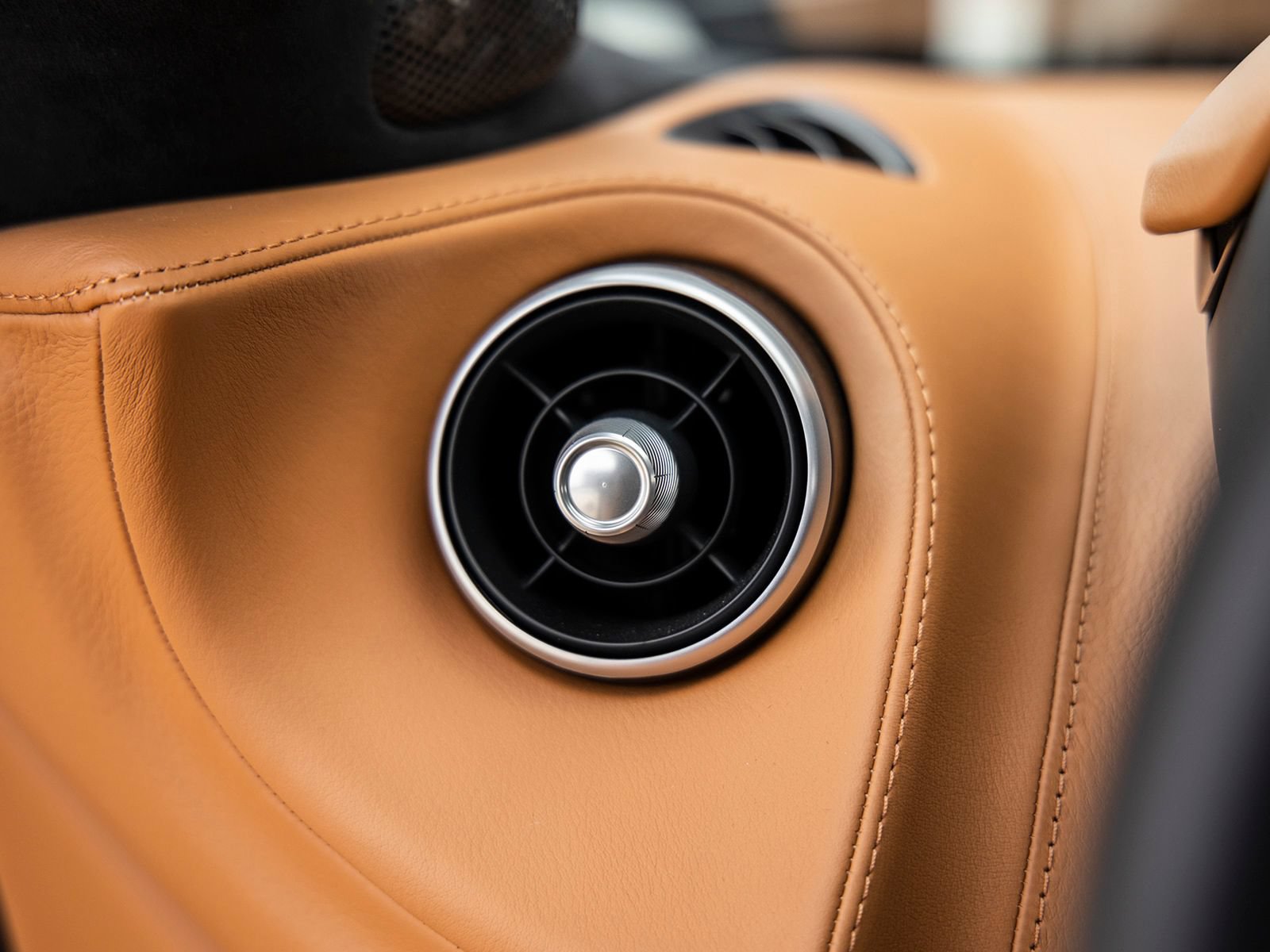 Used 2023 McLaren GT RWD image 28
