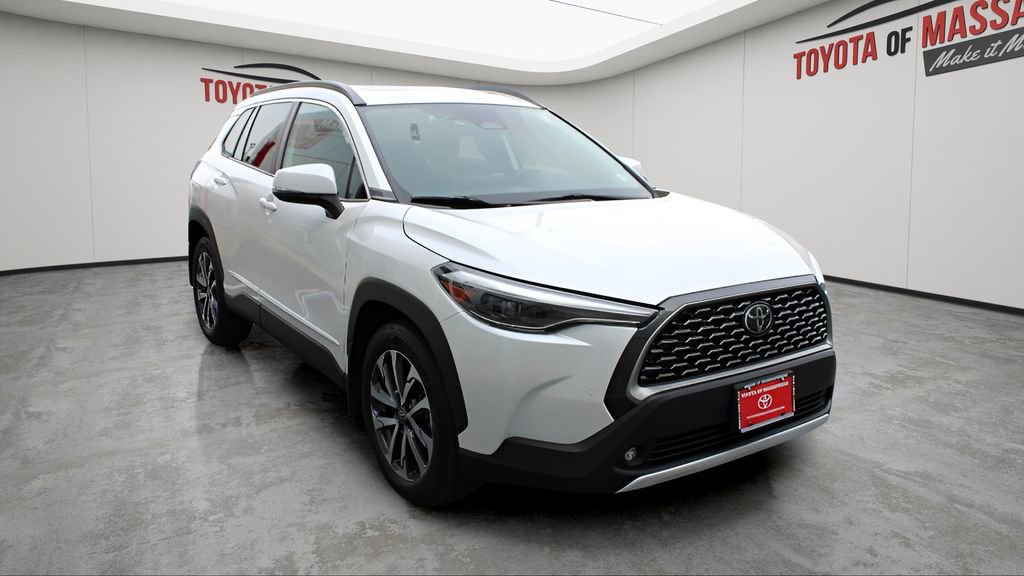 Used 2023 Toyota Corolla Cross XLE w/ Convenience Package image 6