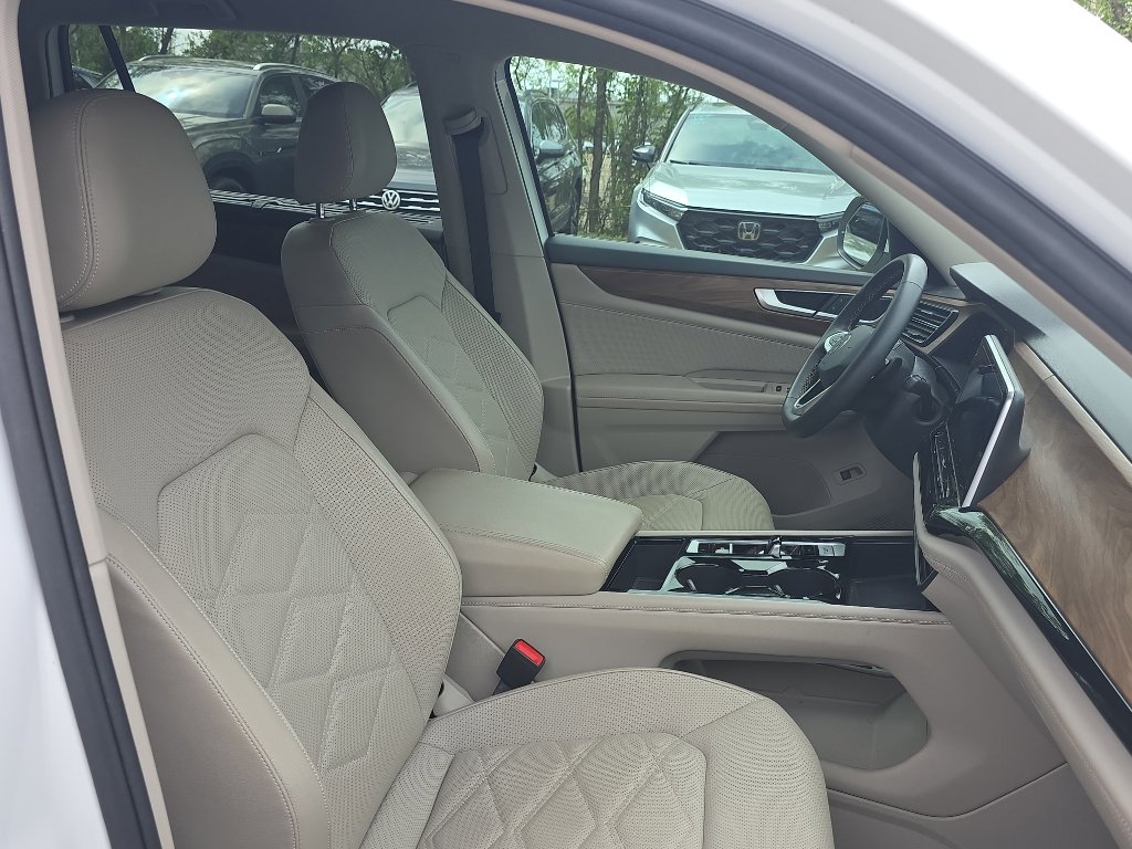 Used 2024 Volkswagen Atlas SE FWD image 25