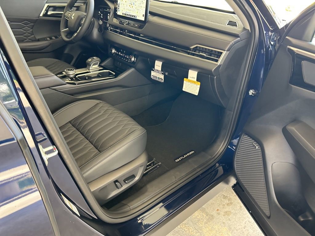 New 2025 Mitsubishi Outlander SEL image 24