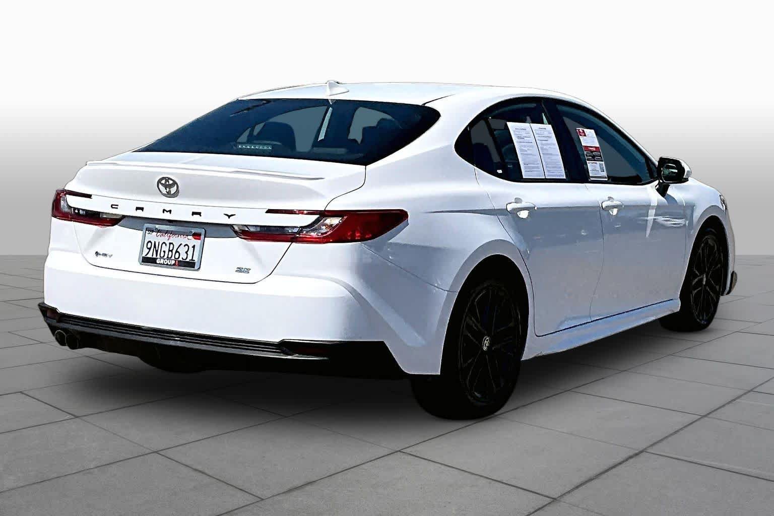 Used 2025 Toyota Camry SE FWD image 12