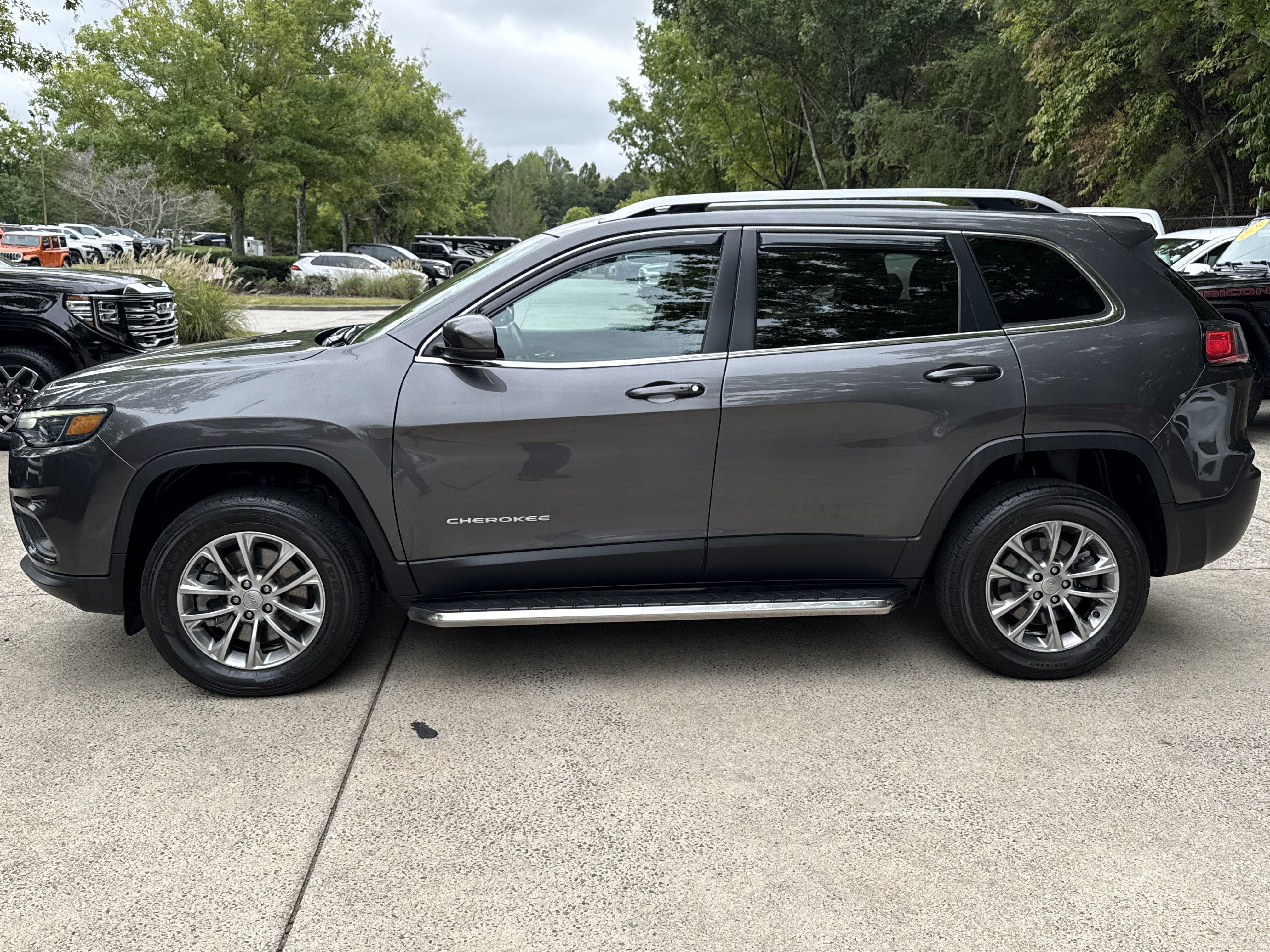 Used 2021 Jeep Cherokee Latitude Lux w/ Trailer Tow Group AWD/4WD image 4