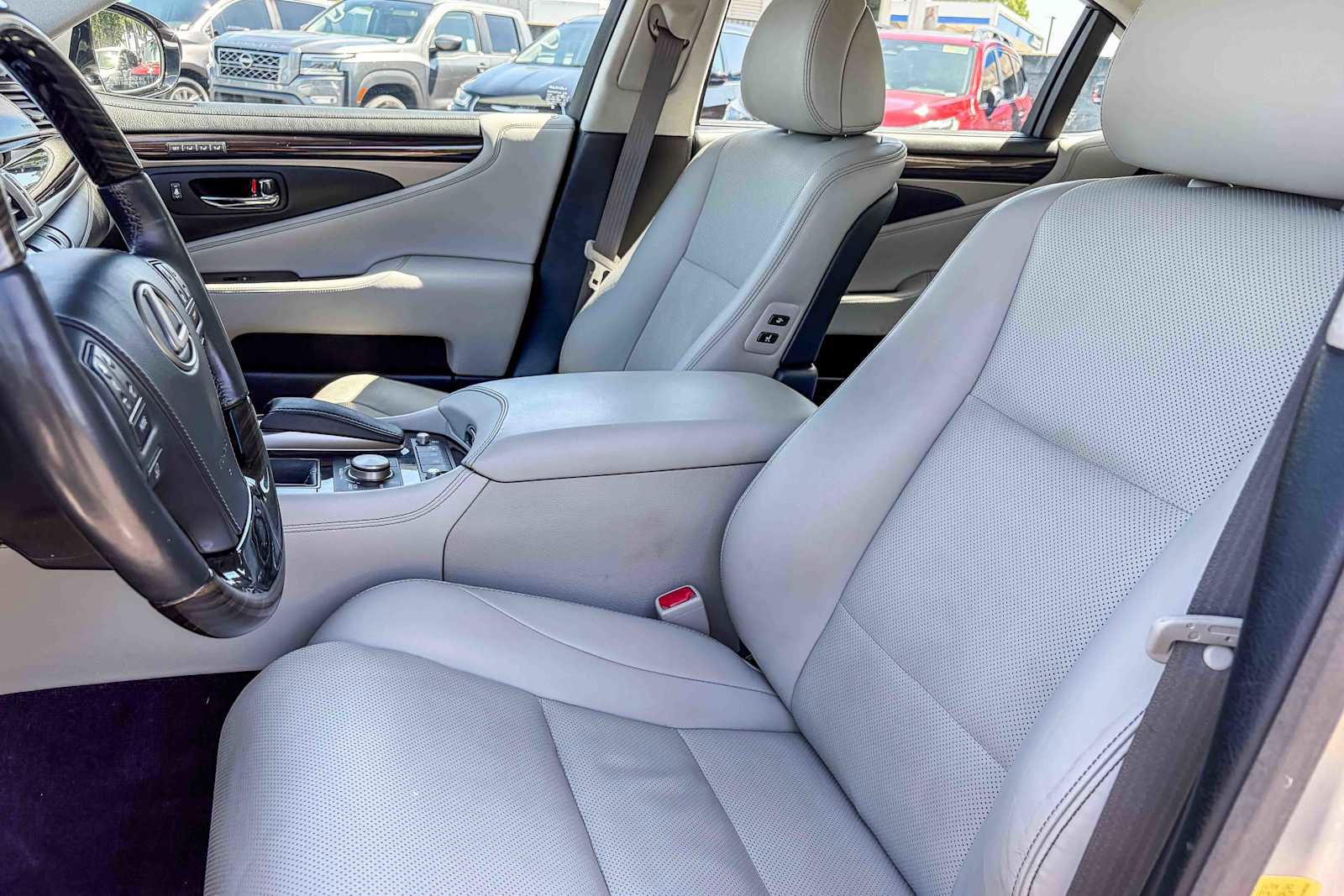 Used 2015 Lexus LS 460 L w/ Ultra Luxury Package image 17