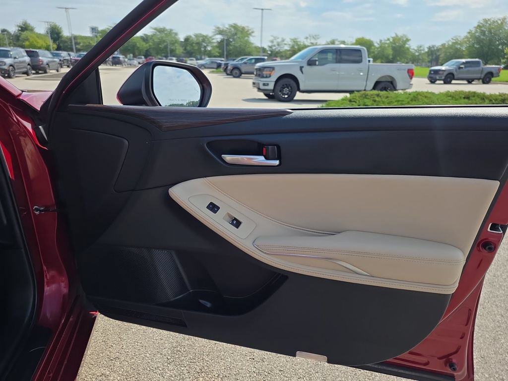 Used 2019 Toyota Avalon XLE w/ Moonroof Package FWD image 9