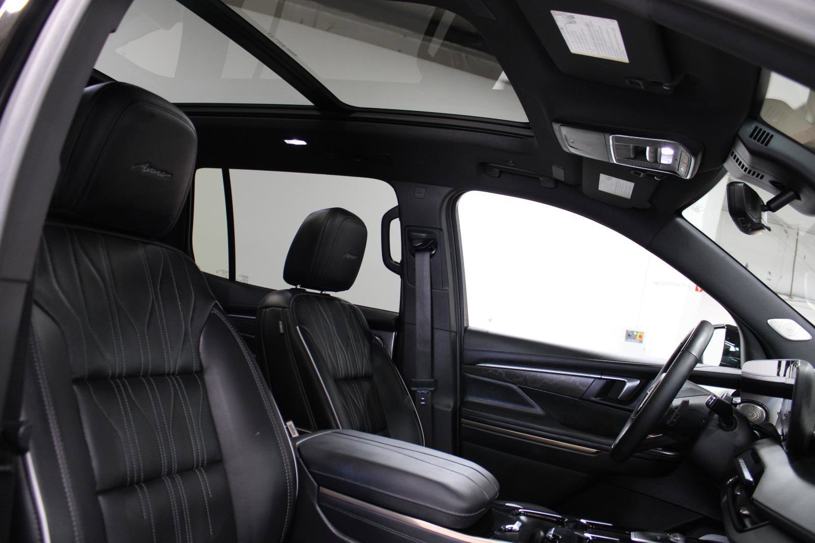 Used 2025 Buick Enclave Avenir w/ Super Cruise Package image 17