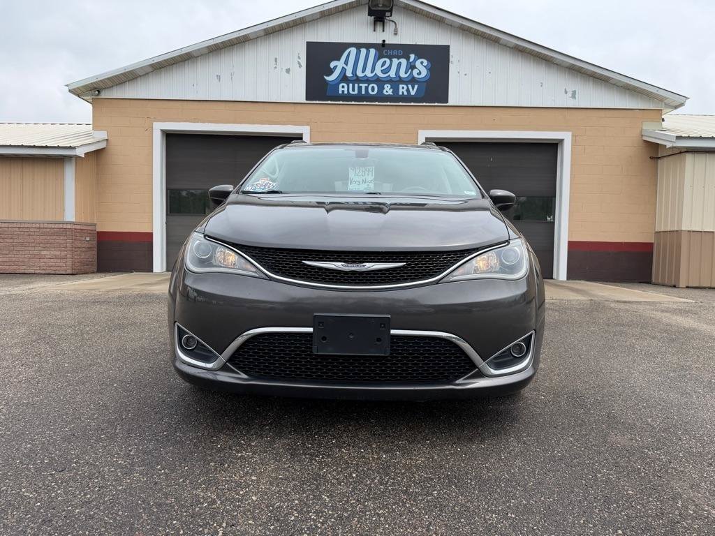 Used 2017 Chrysler Pacifica Touring Plus FWD image 19