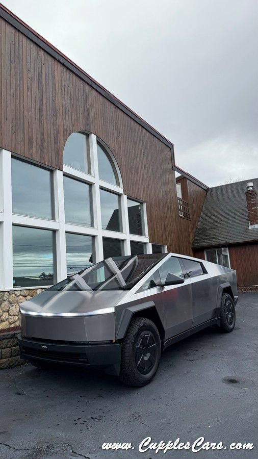 Used 2025 Tesla Cybertruck AWD Crew Cab image 24