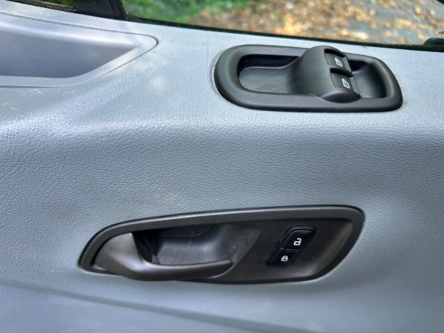 Used 2017 Ford Transit 350 XLT RWD image 15