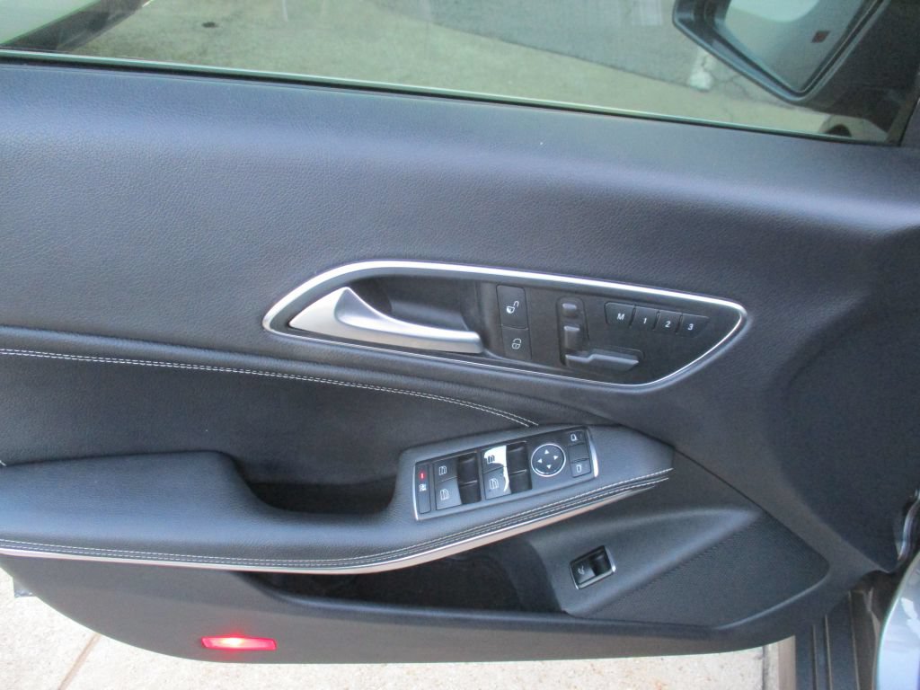 Used 2015 Mercedes-Benz CLA 250 image 14