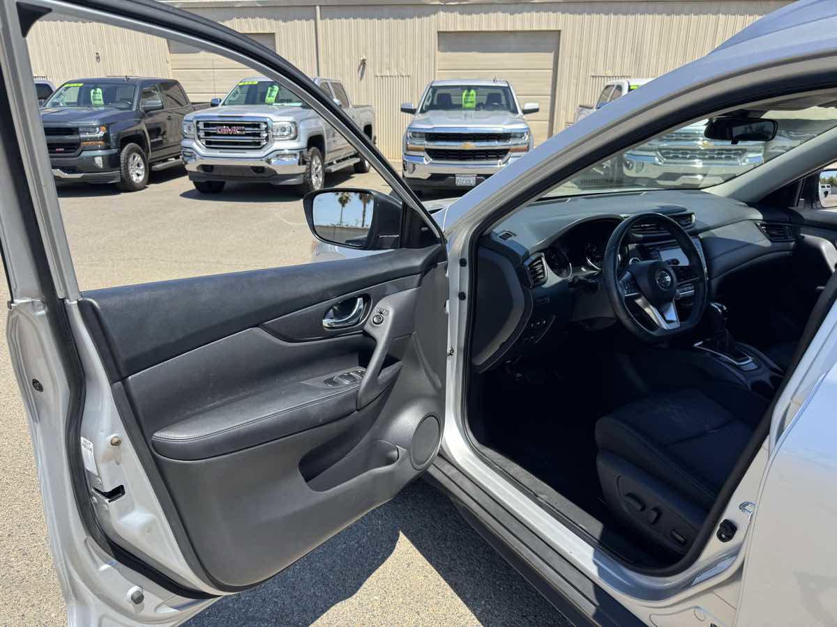 Used 2019 Nissan Rogue SV FWD image 21