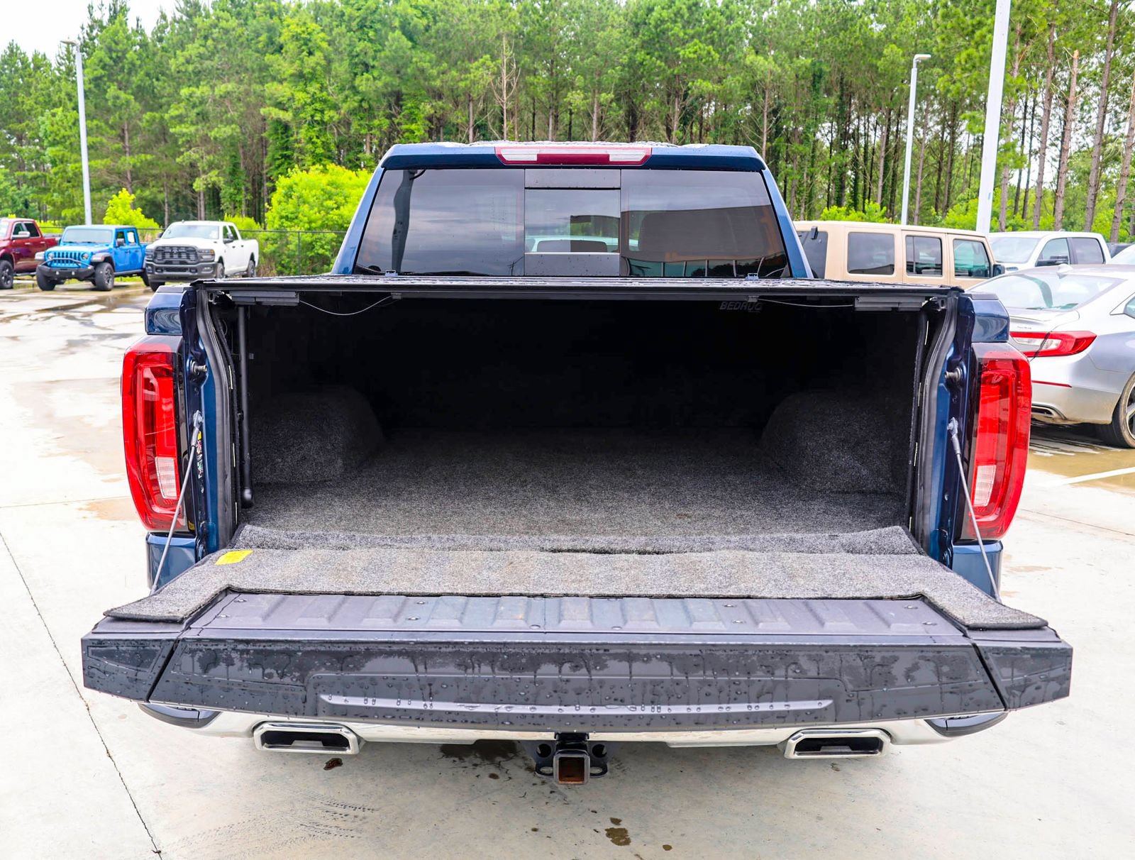 Used 2022 GMC Sierra 1500 SLT w/ SLT Premium Plus Package AWD/4WD image 11