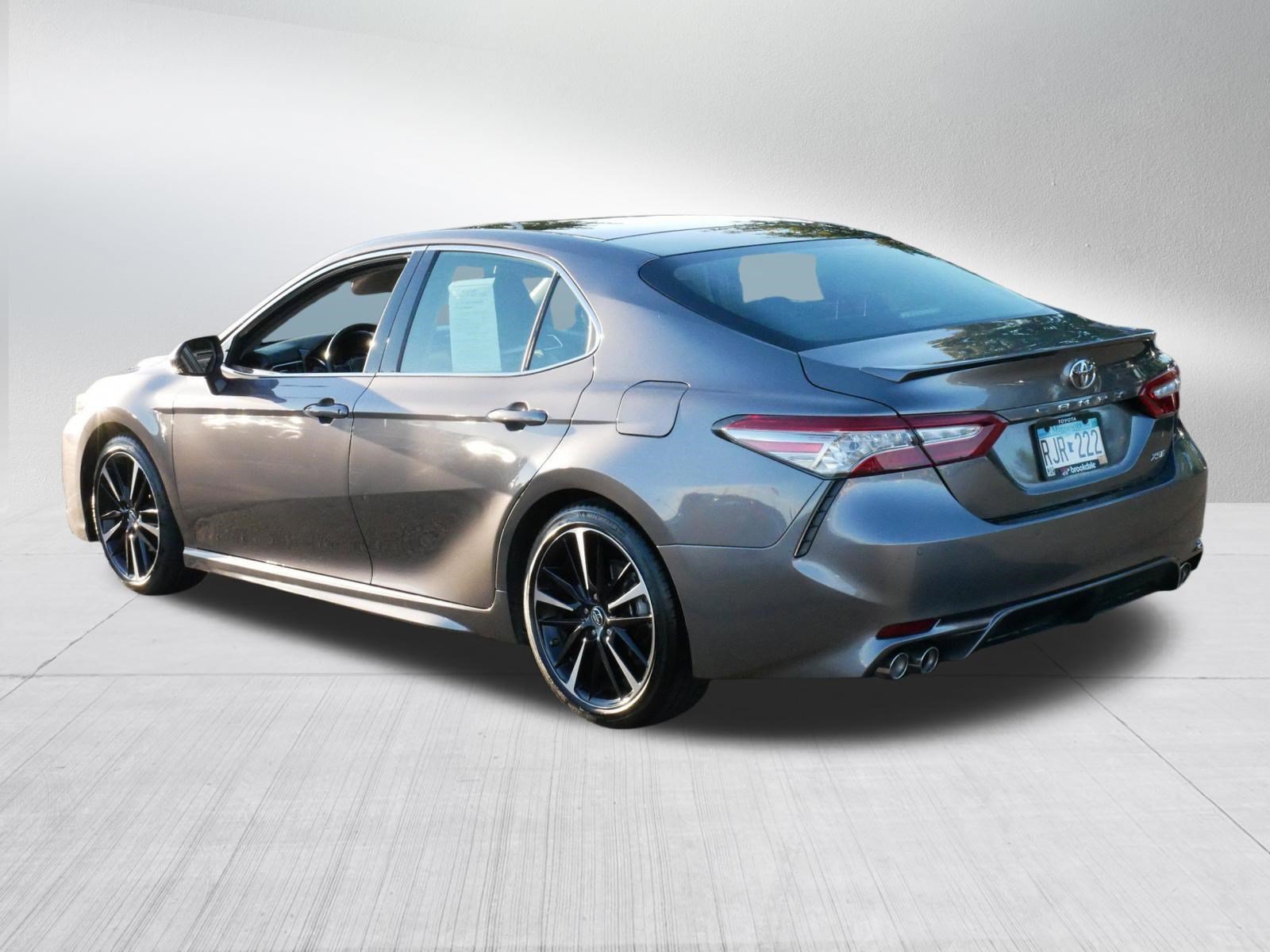 Used 2018 Toyota Camry XSE FWD image 3