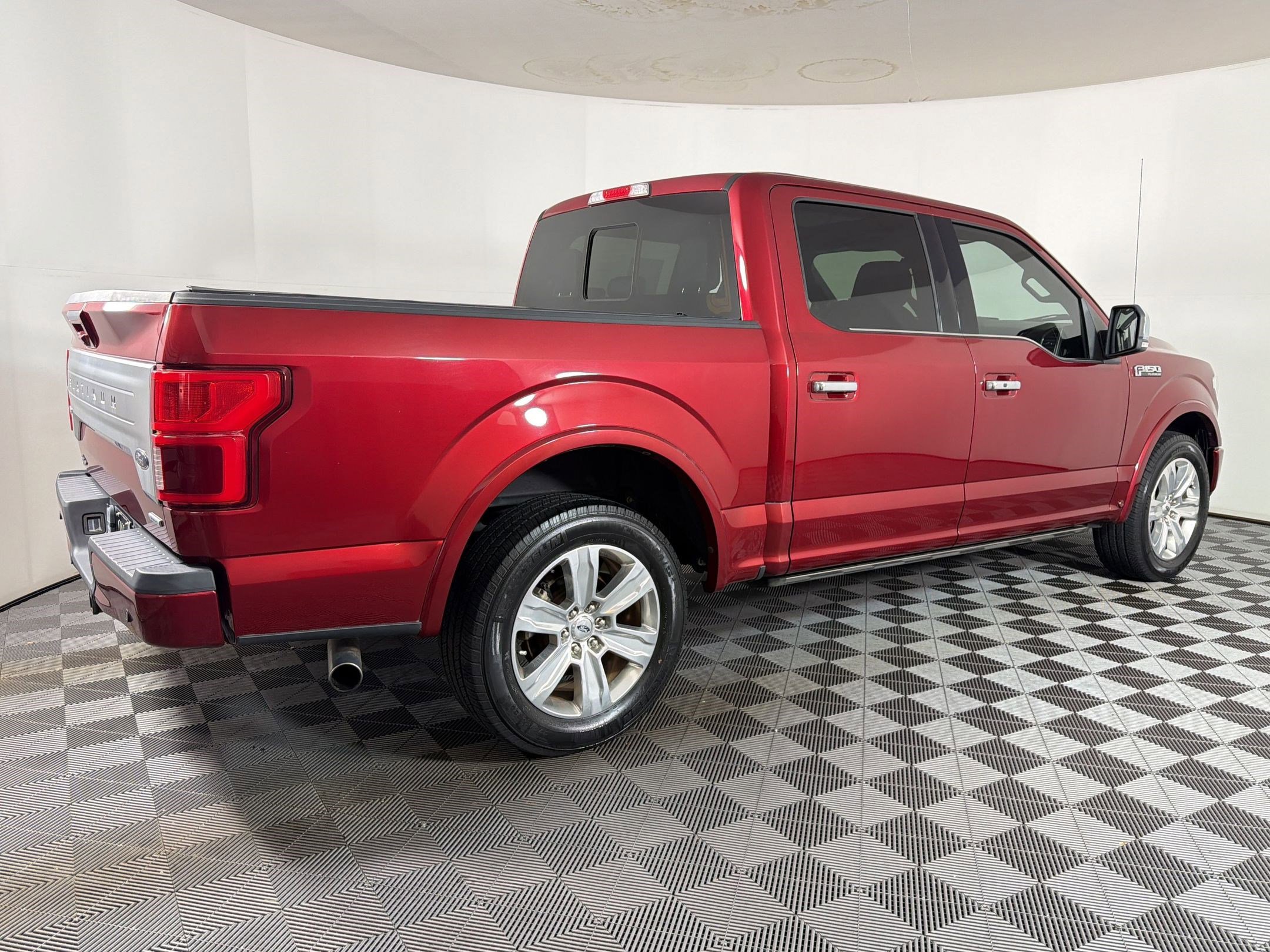 Used 2018 Ford F150 Platinum w/ Equipment Group 701A Luxury RWD image 6