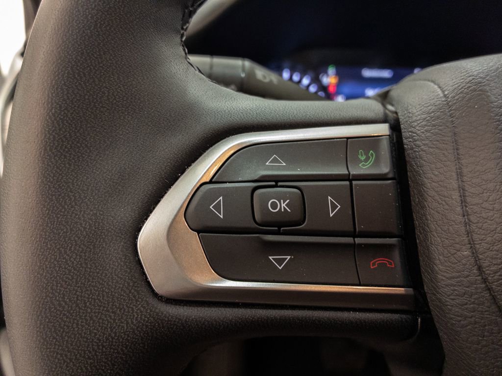 Used 2025 Jeep Compass Limited image 25