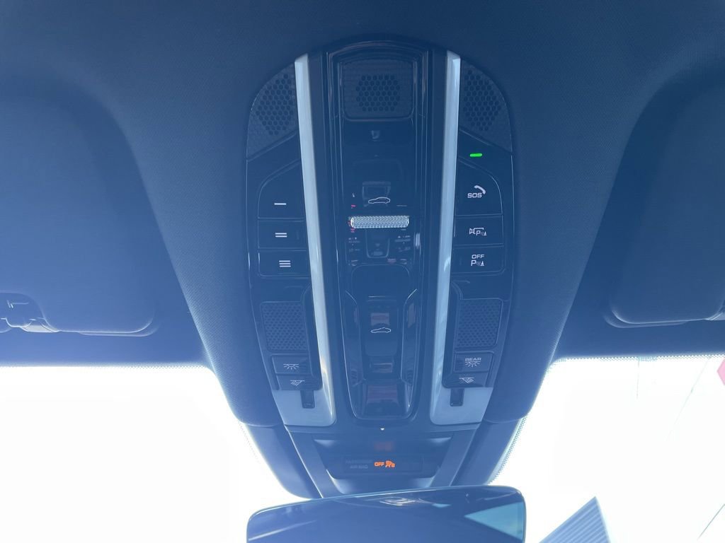 Certified 2023 Porsche Cayenne Platinum Edition image 37