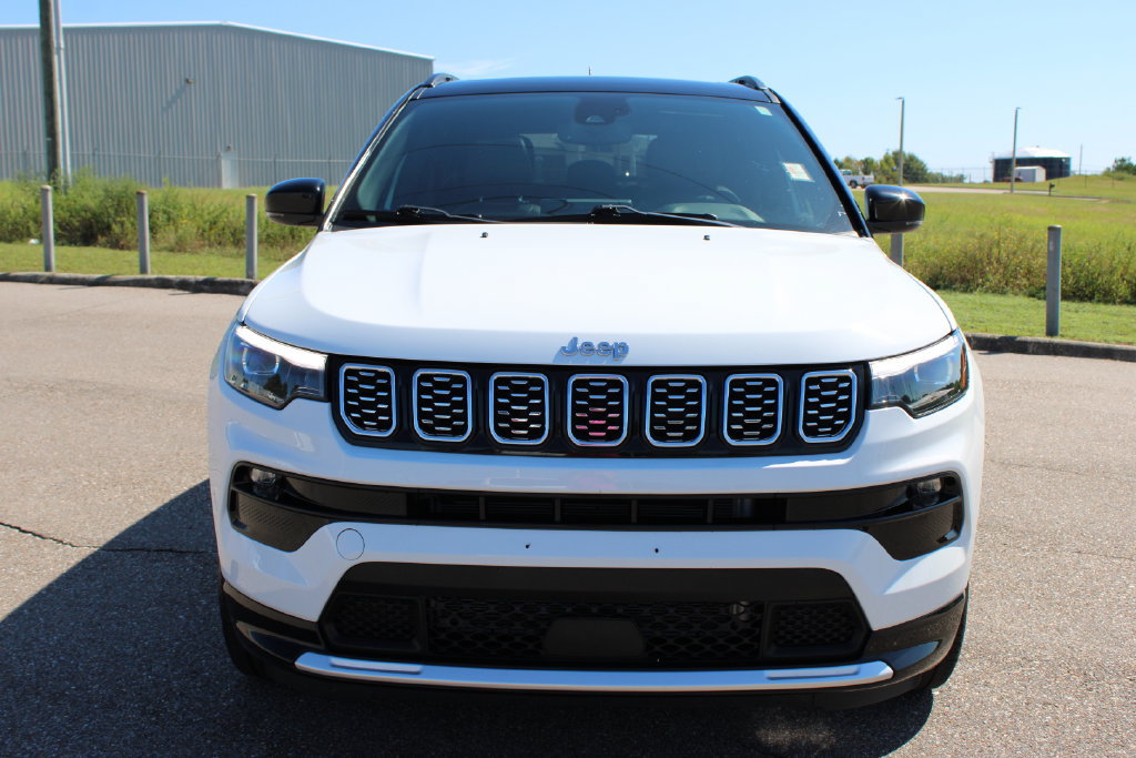 Used 2025 Jeep Compass Limited w/ Elite Group AWD/4WD image 3