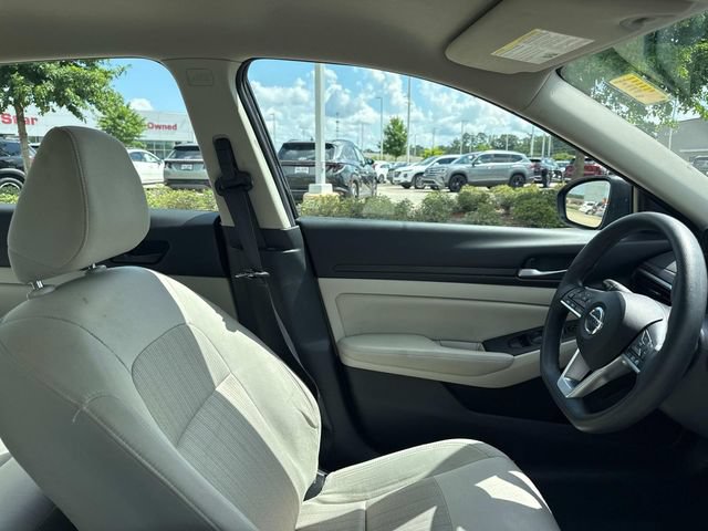 Used 2025 Nissan Altima 2.5 SV FWD image 15