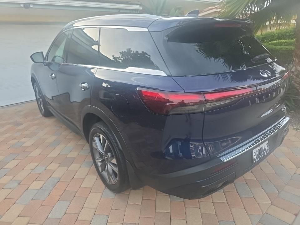 Used 2023 INFINITI QX60 Luxe w/ Cargo Package FWD image 4