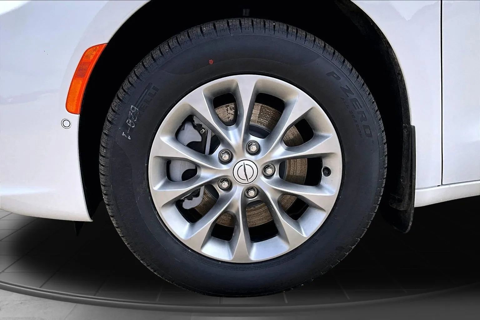 New 2026 Chrysler Pacifica Select AWD/4WD image 12