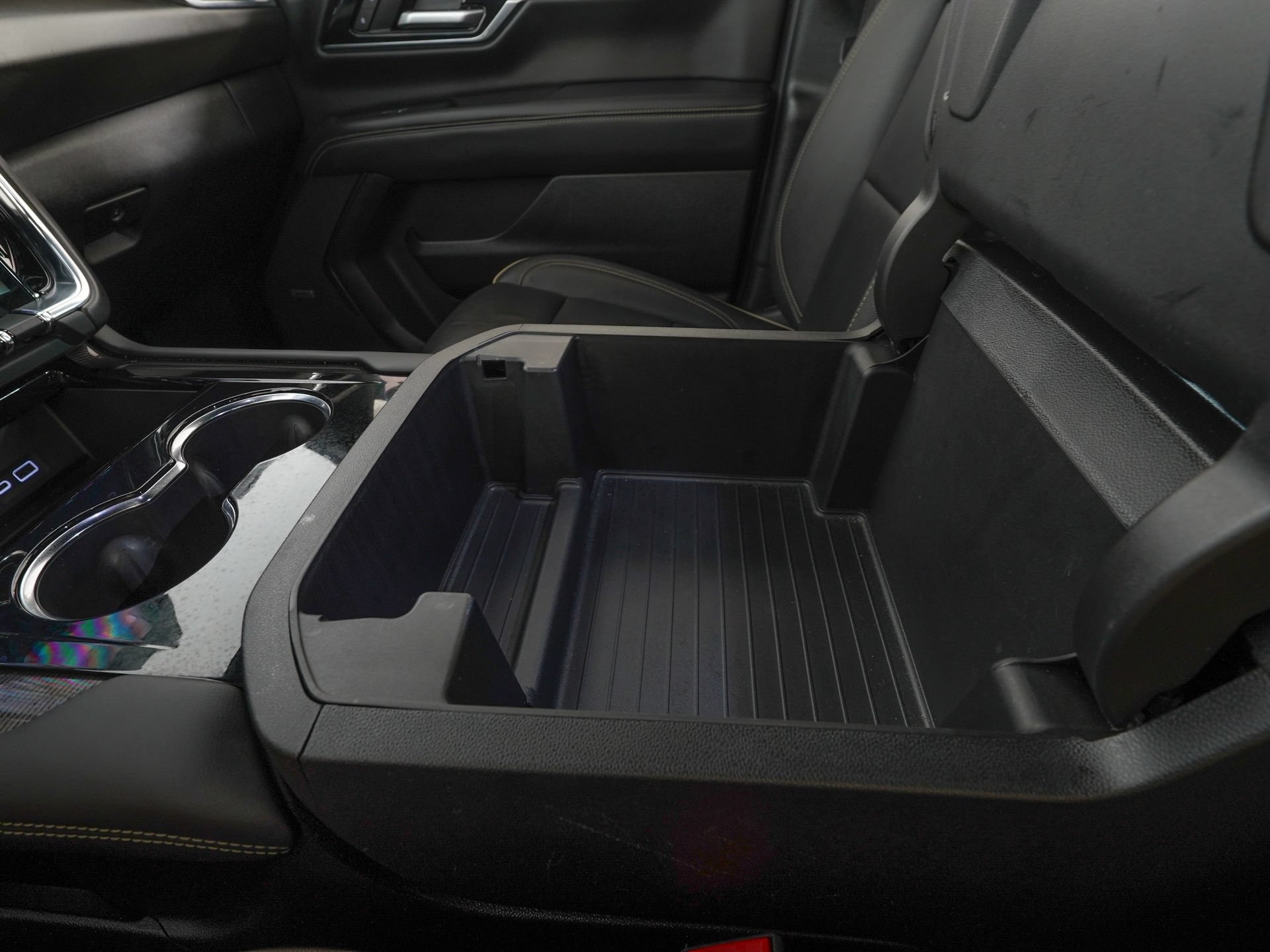 Used 2025 GMC Yukon Elevation AWD/4WD image 31