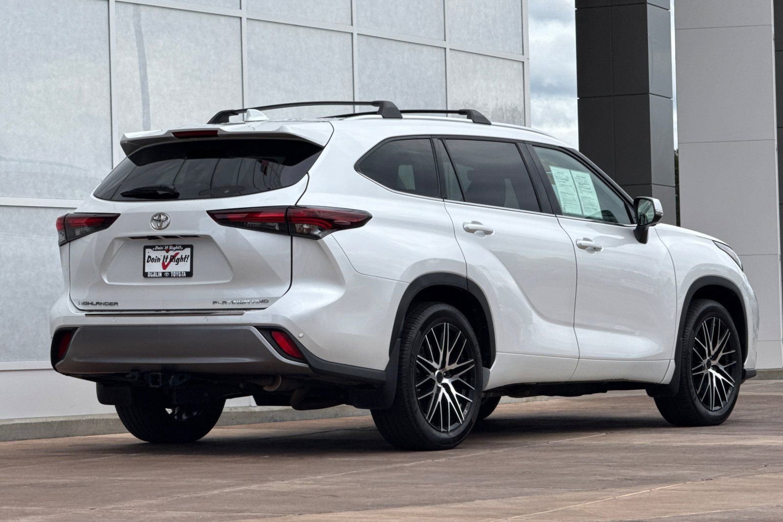 Used 2024 Toyota Highlander Platinum image 4