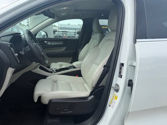 Certified 2024 Volvo XC40 B5 Plus w/ Protection Package Premier AWD/4WD image 12