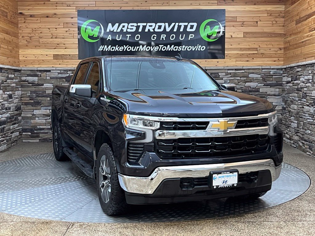 Used 2022 Chevrolet Silverado 1500 LT AWD/4WD image 2