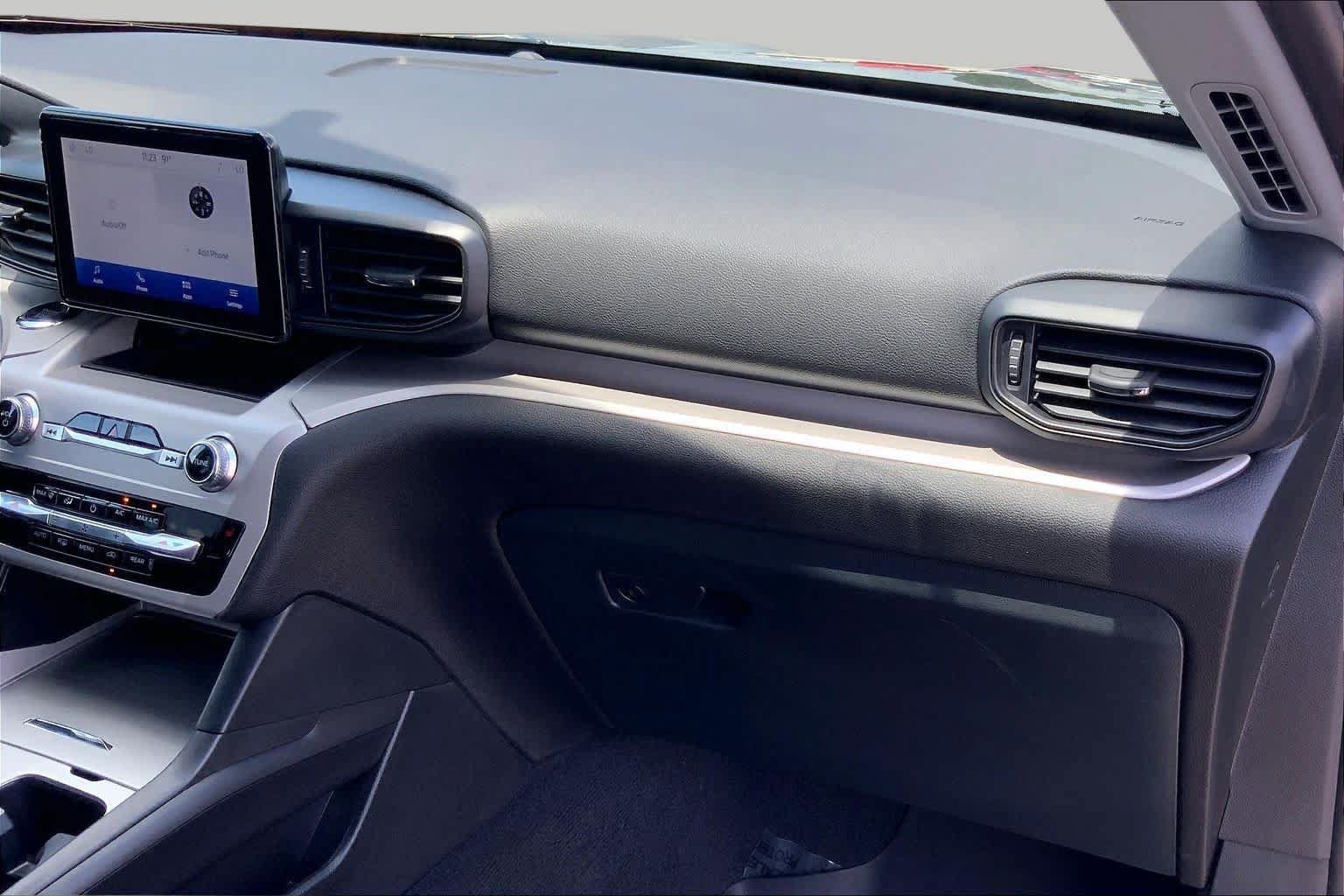 Certified 2024 Ford Explorer XLT RWD image 19