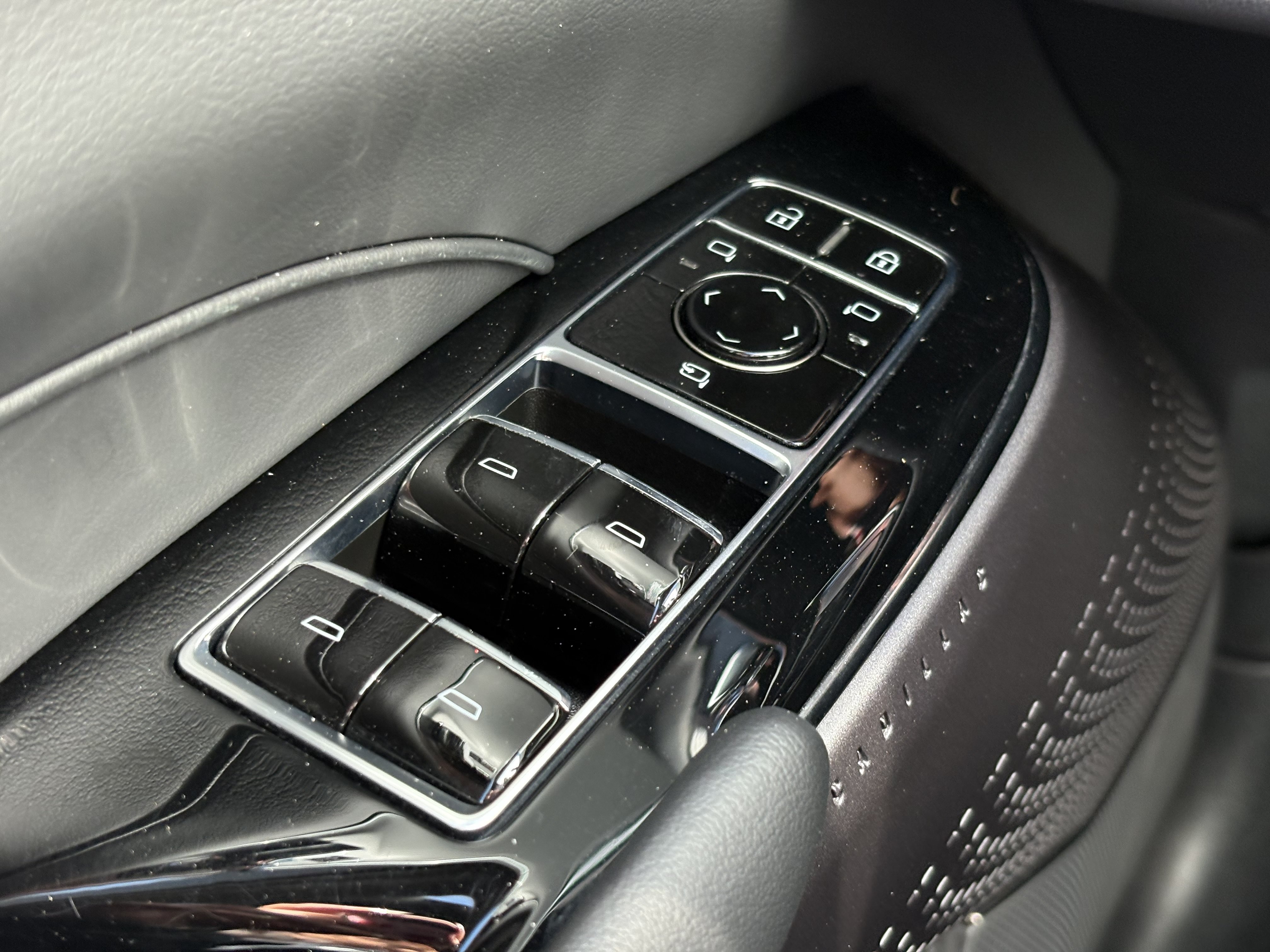 Used 2024 Cadillac Lyriq Sport AWD/4WD image 31