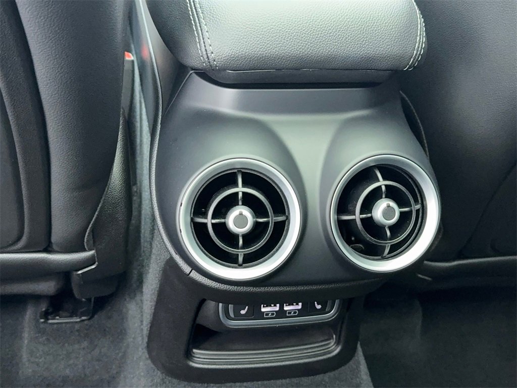 Used 2023 Alfa Romeo Stelvio Ti image 41