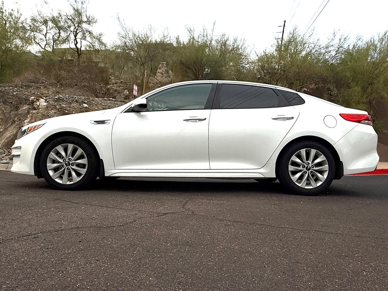Used 2018 Kia Optima LX w/ 17" Alloy Wheels Package image 3