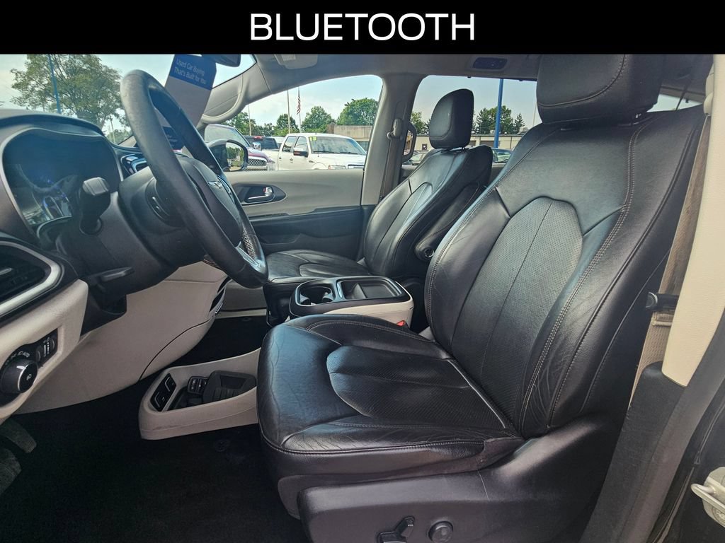 Used 2020 Chrysler Pacifica Touring-L FWD image 15