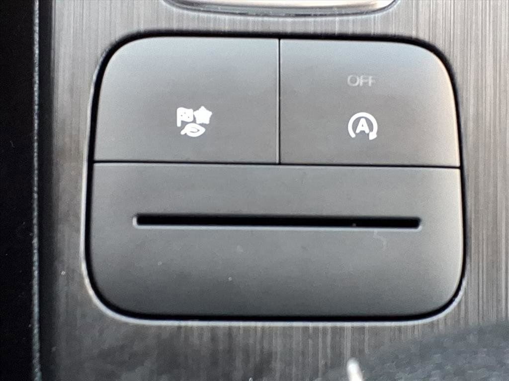 Used 2022 Ford Escape SE w/ Cold Weather Package image 18