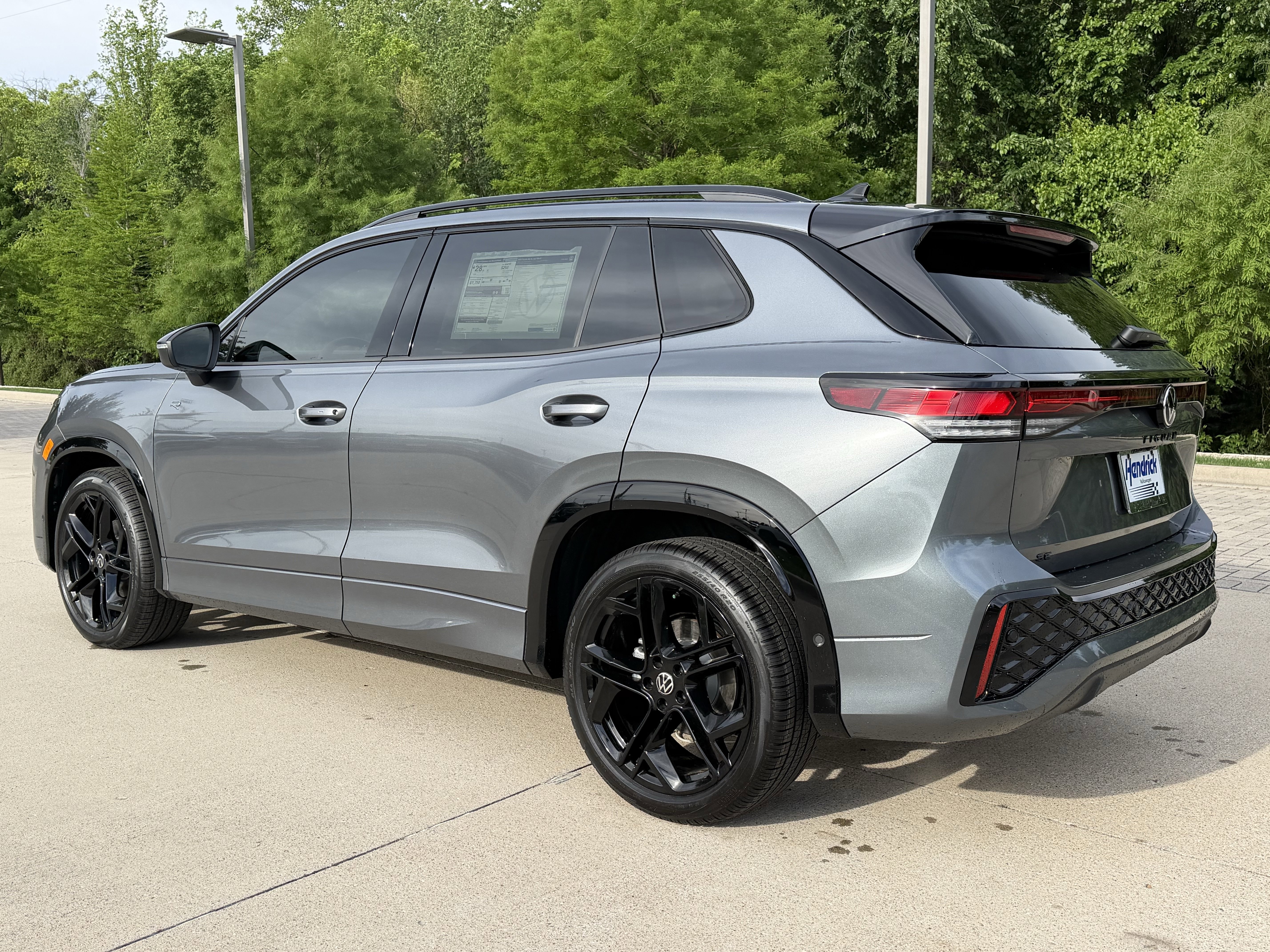 Certified 2026 Volkswagen Tiguan SE R-Line FWD image 33