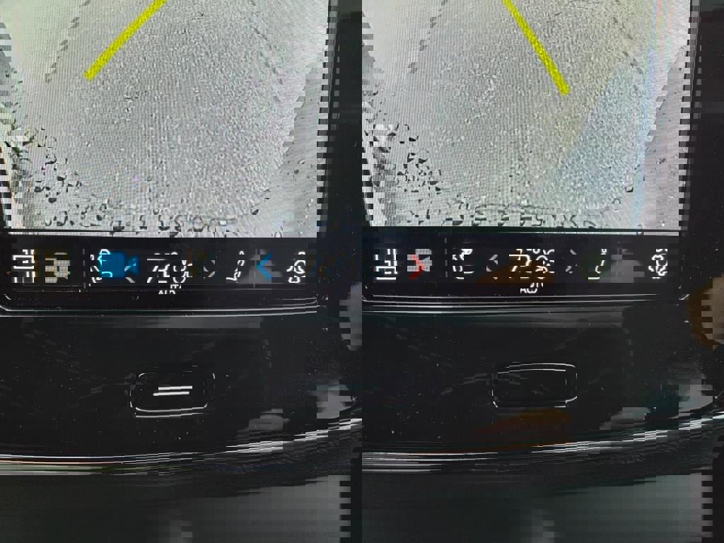 New 2025 Volvo XC40 B5 Plus w/ Climate Package image 20