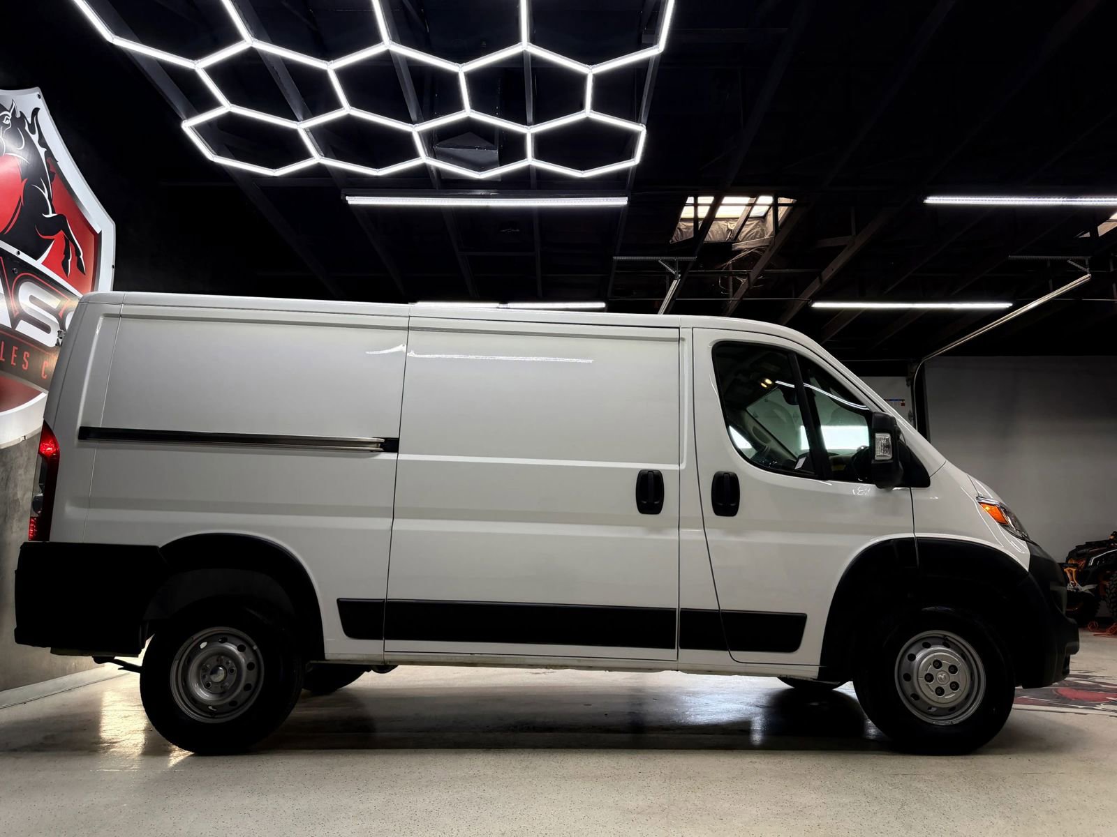 Used 2023 RAM ProMaster 2500 FWD image 10