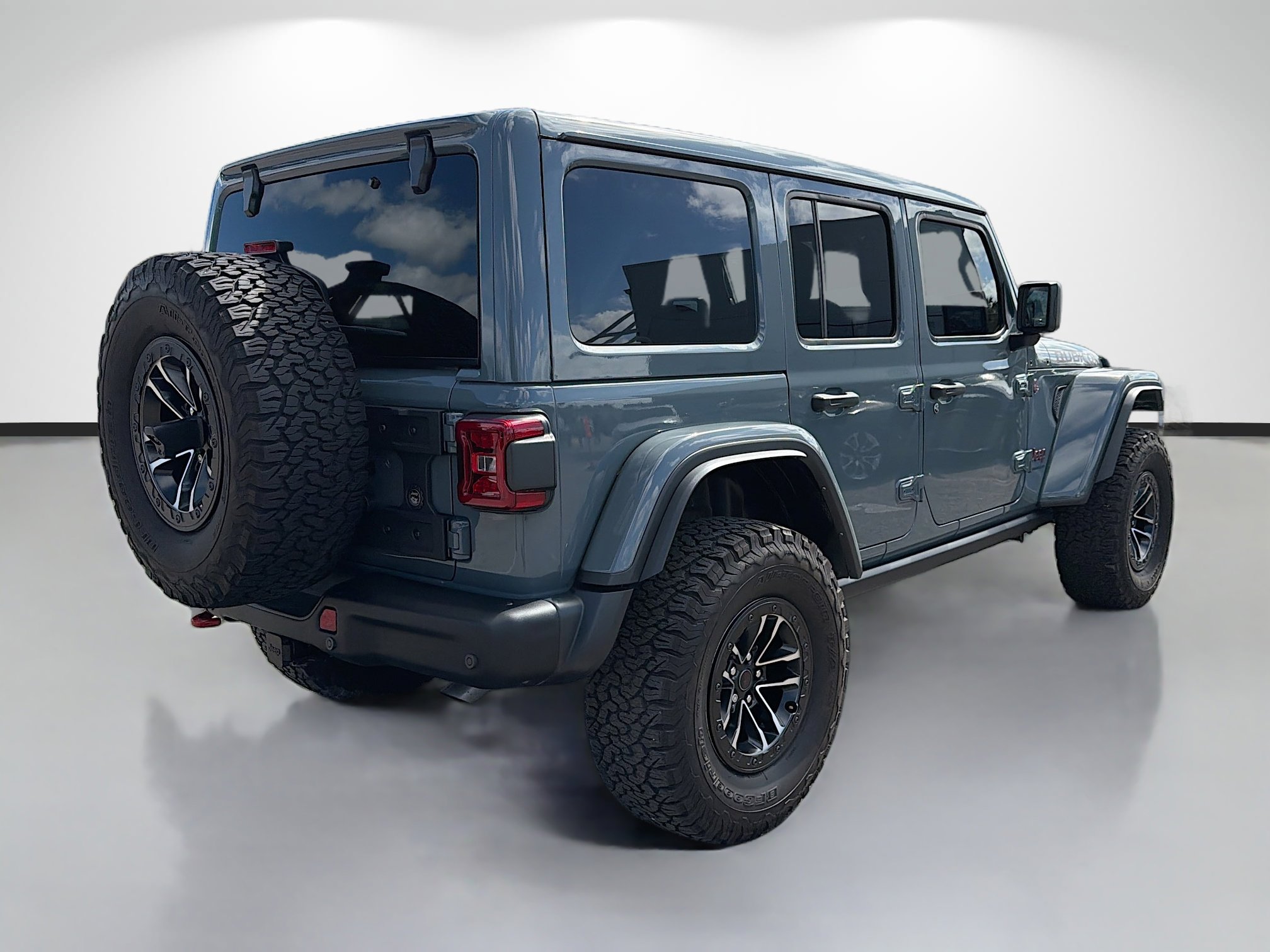 Used 2024 Jeep Wrangler Unlimited Rubicon image 3