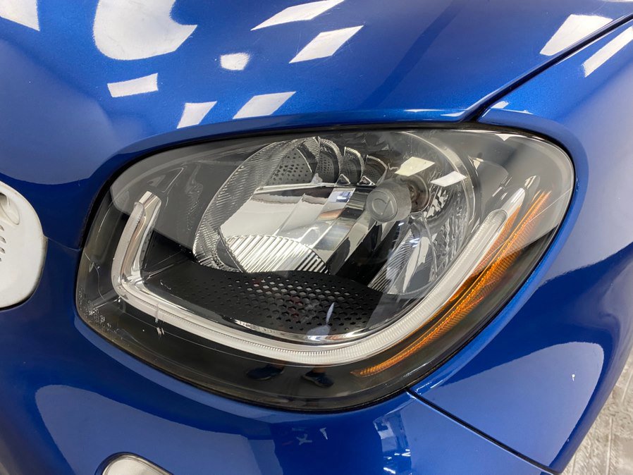 Used 2017 smart fortwo Prime RWD image 11