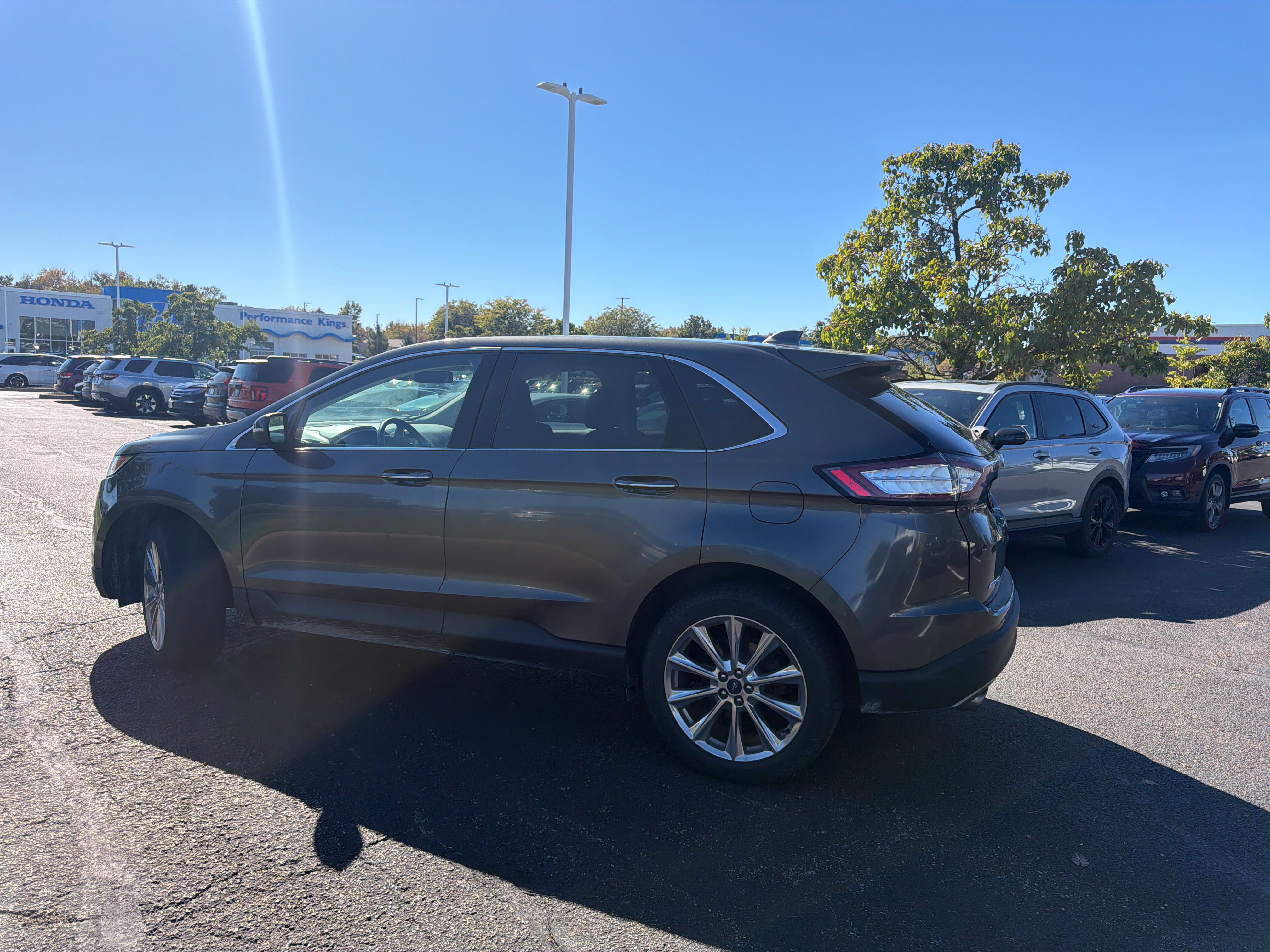 Used 2018 Ford Edge Titanium w/ Equipment Group 301A AWD/4WD image 9