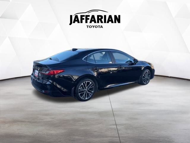 Used 2025 Toyota Camry Hybrid image 3