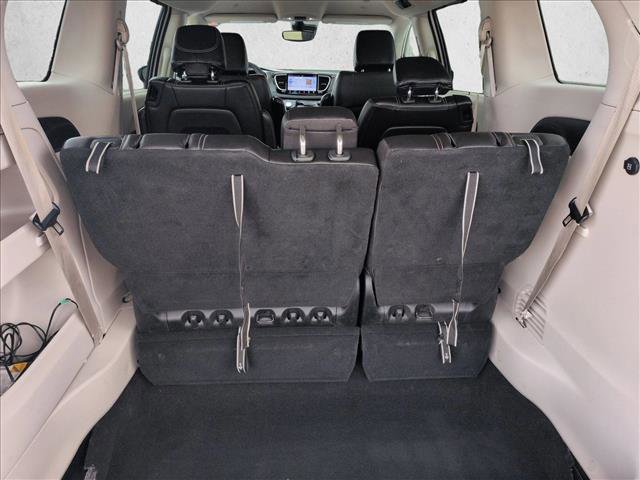 Used 2023 Chrysler Pacifica Touring-L FWD image 18