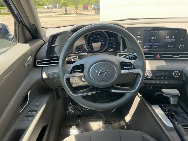 Certified 2023 Hyundai Elantra SEL FWD image 17
