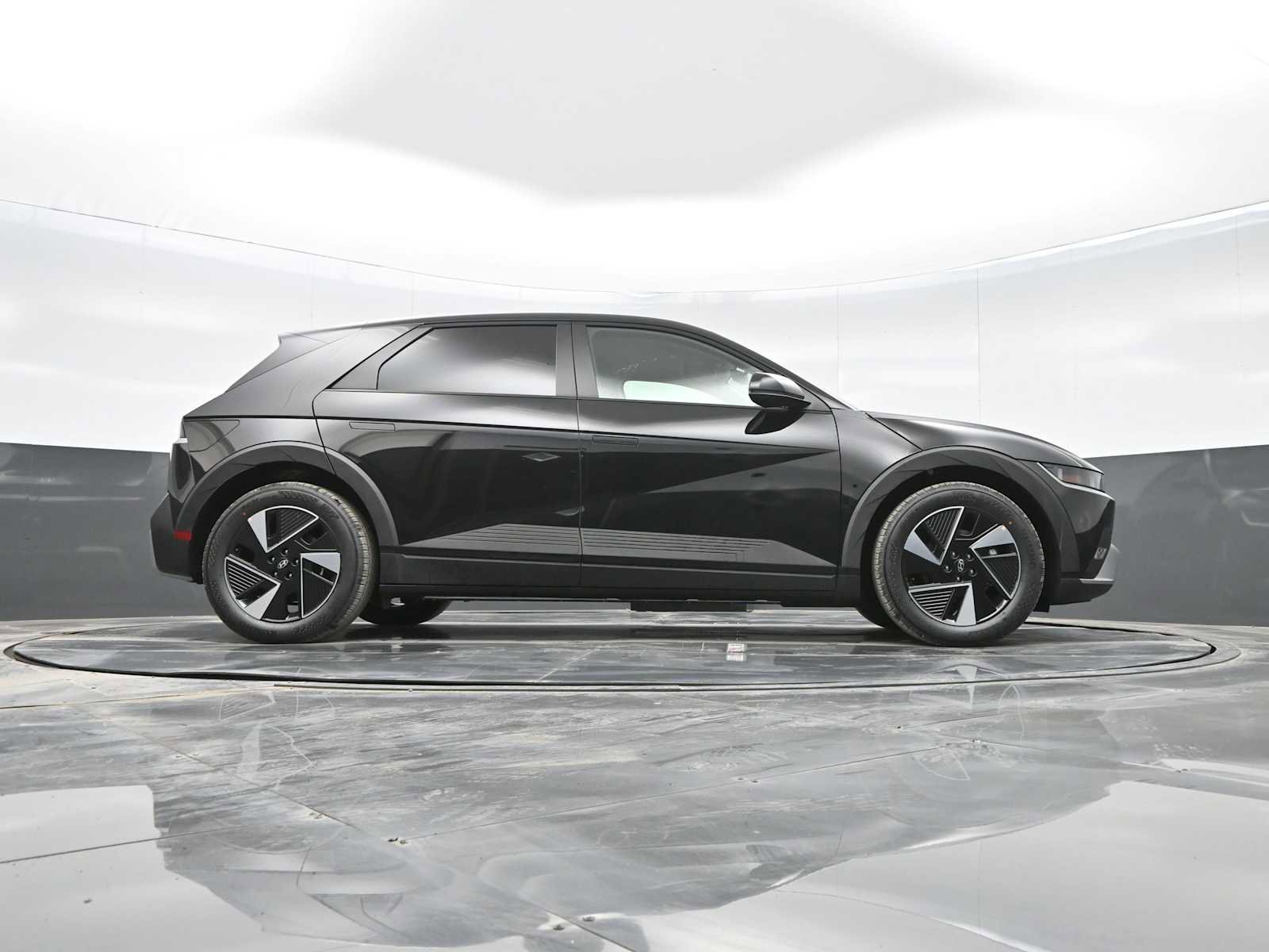 New 2025 Hyundai Ioniq 5 SE image 28