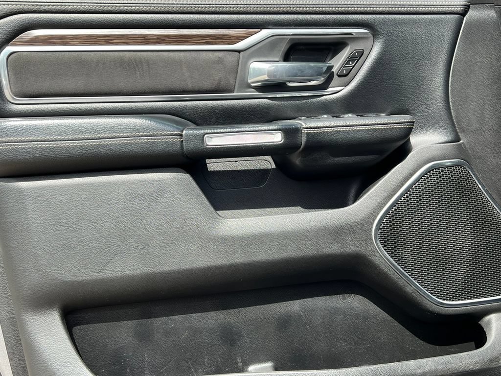 Used 2019 RAM 1500 Laramie AWD/4WD image 18