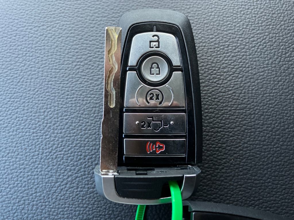 New 2026 Ford F250 Lariat w/ Black Appearance Package image 32